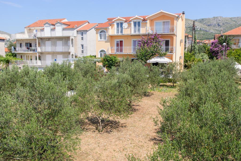 Apartments Grgic Трогир Екстериор снимка