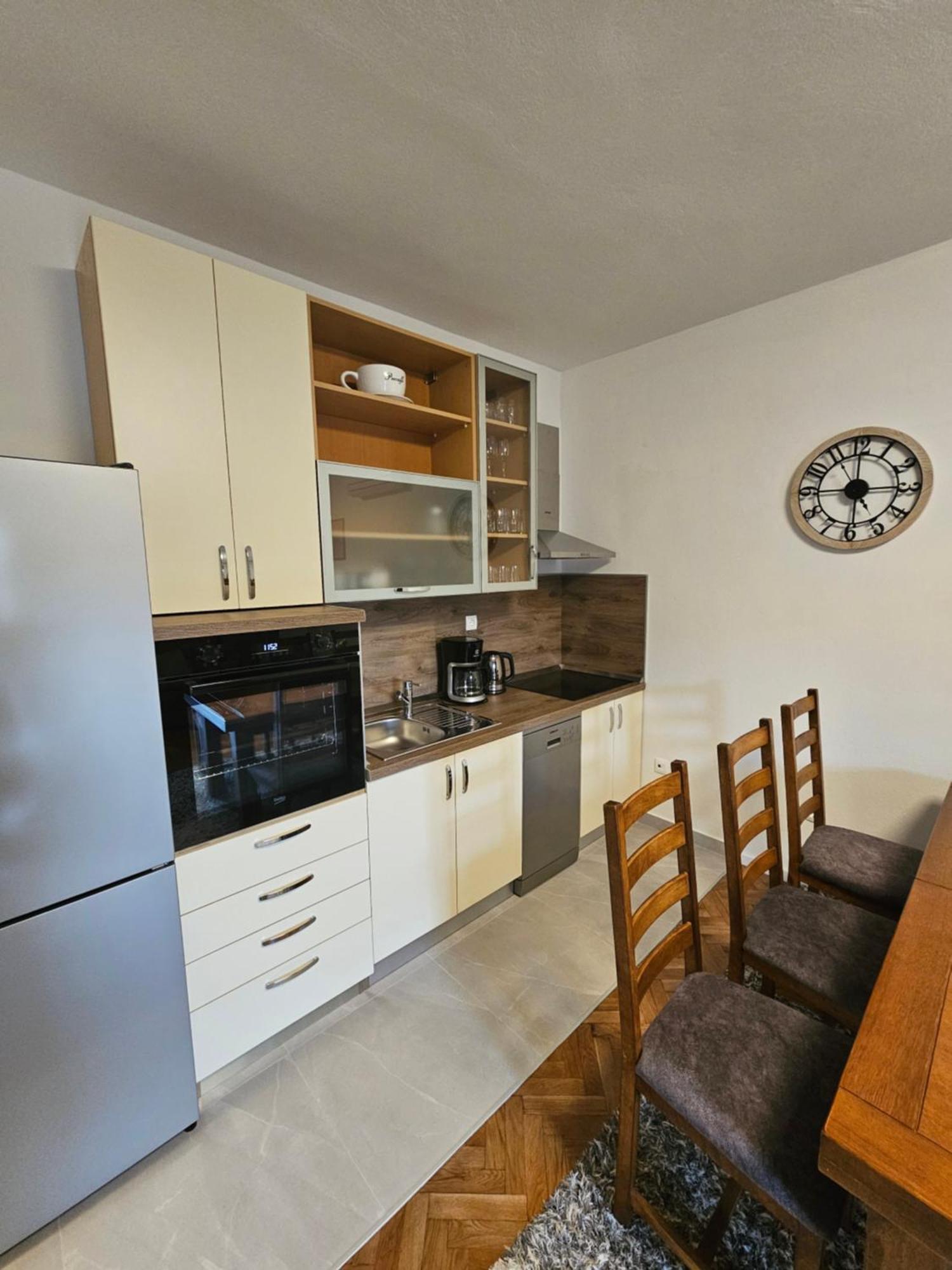 Apartments Grgic Трогир Екстериор снимка