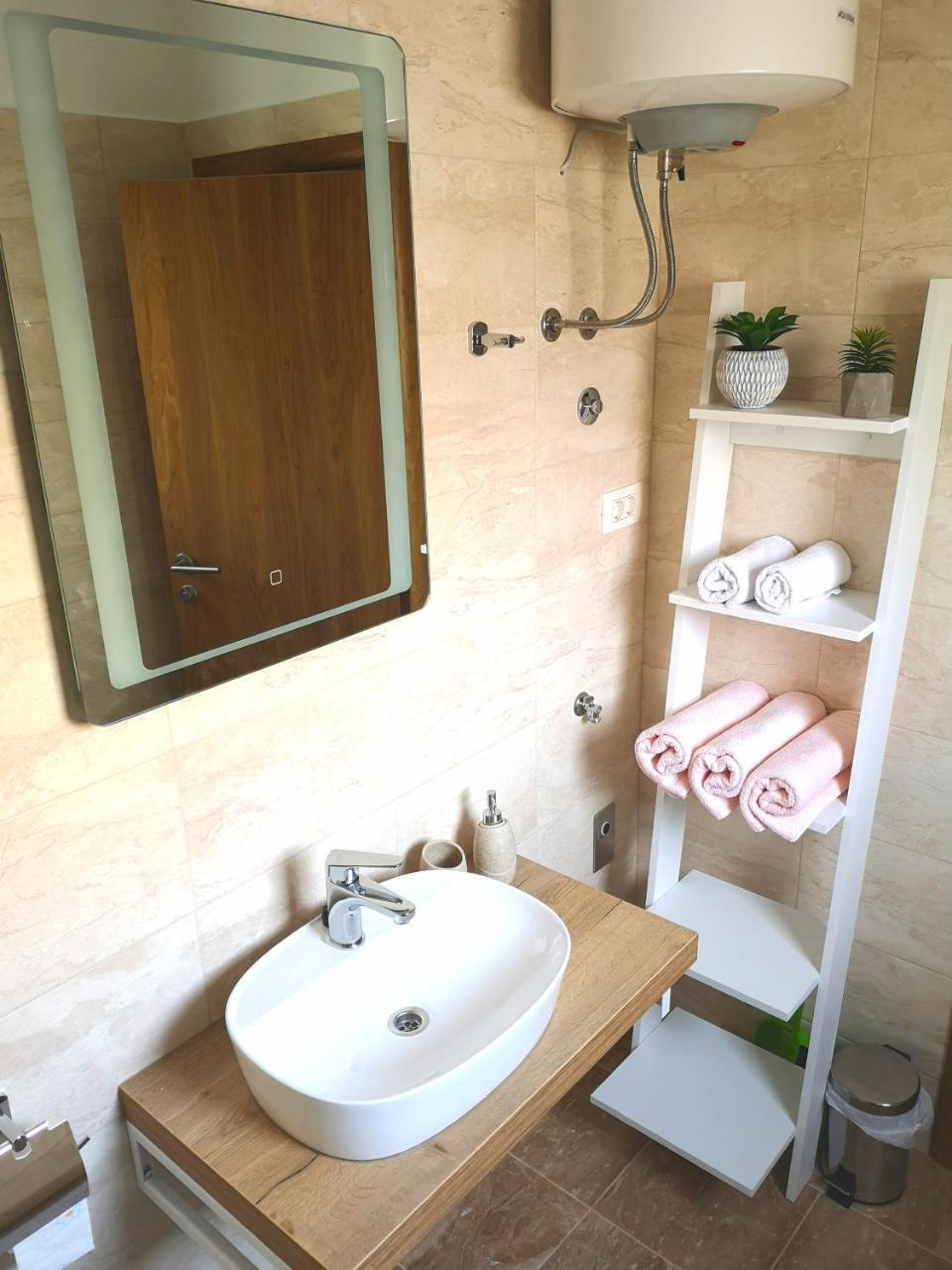 Apartments Grgic Трогир Екстериор снимка