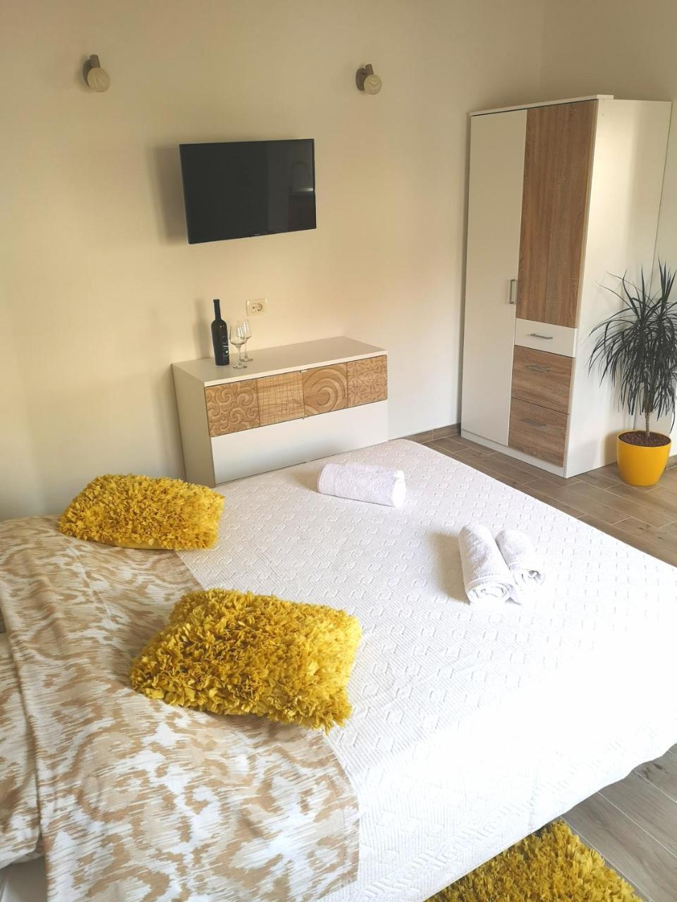 Apartments Grgic Трогир Екстериор снимка